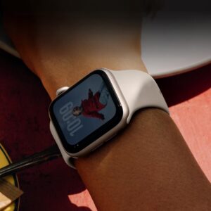 APPLE WATCH SE 3 GPS 44MM MEHJ4LW/A STARLIGHT SPORT BAND M/L *2025* - Imagen 3